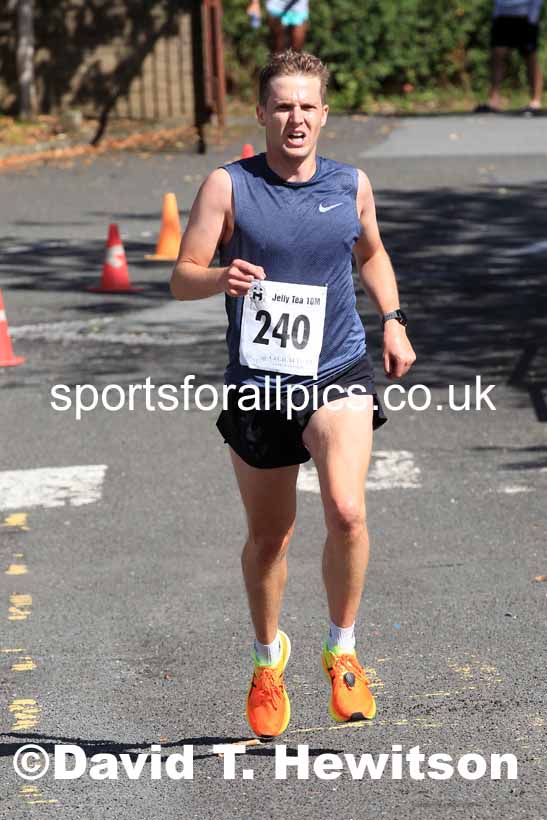 Tynedale Jelly Tea 10 Mile Road Race, Ovingham, Northumberland, Sunday, Aug. 21st. Photo: David T. Hewitson/Sports for All Pics